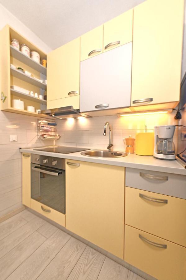 Apartman Blaz Apartment โปเรช ภายนอก รูปภาพ